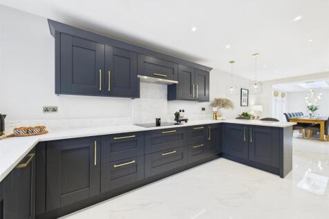 Superbly Appointed Fitted Kitchen