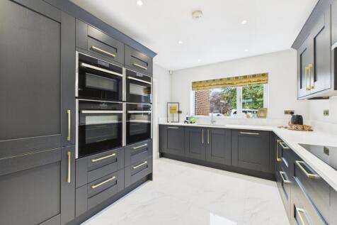 Superbly Appointed Fitted Kitchen
