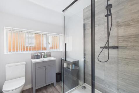 Family Bathroom/Shower Room