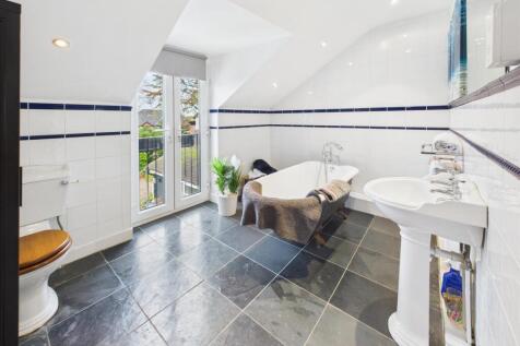 Master Bedroom En-Suite