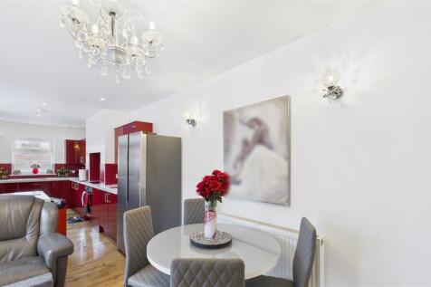 Open Plan Living Area &amp; Dining Kitchen