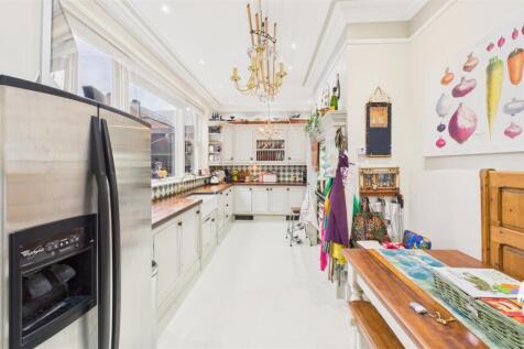 Breakfasting Kitchen