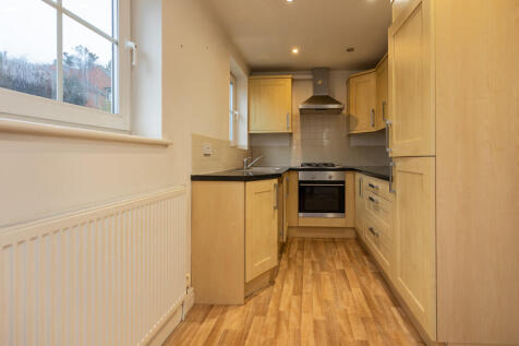 12 Nesfield Rd - ...