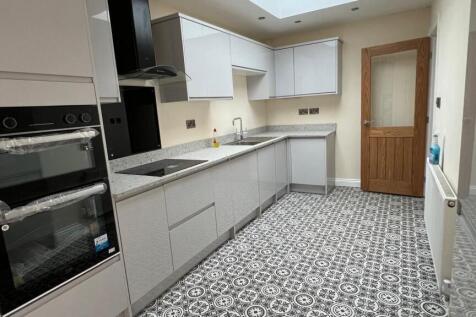 Kitchen 1.jpeg