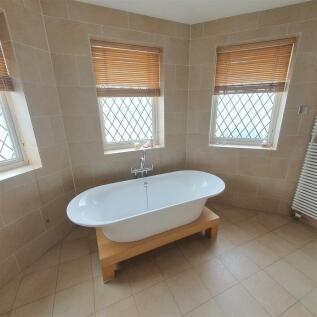 FAMILY BATHROOM/W.C