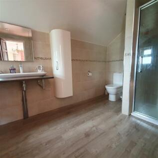 EN SUITE SHOWER/W.C