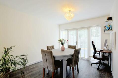 THROUGH LOUNGE/DINER