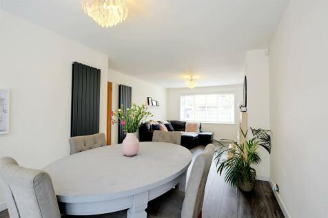 THROUGH LOUNGE/DINER