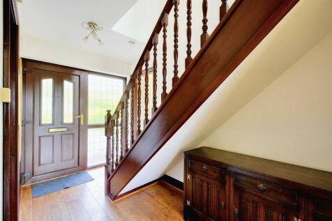 &#34;L&#34; SHAPED ENTRANCE HALLWAY