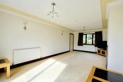 DUAL ASPECT LIVING ROOM