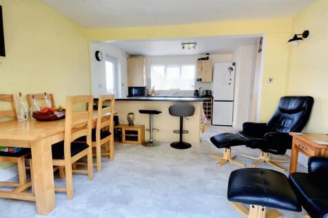 OPEN PLAN DINING KITCHEN