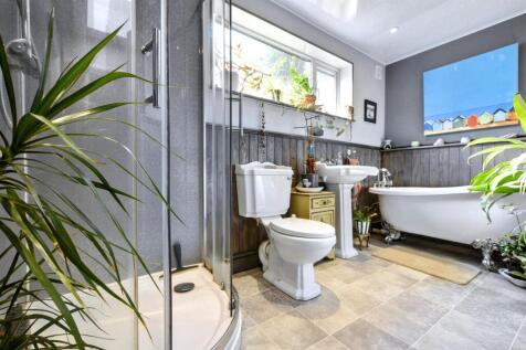 SHOWER/BATHROOM