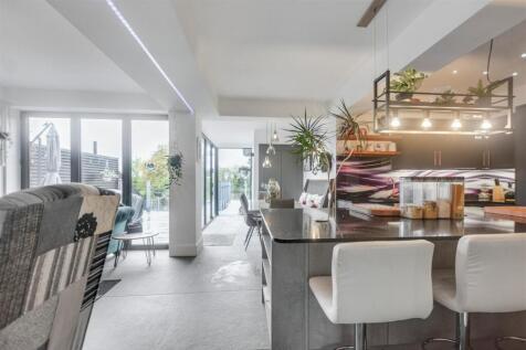 Lounge Kitchen_3.jpeg