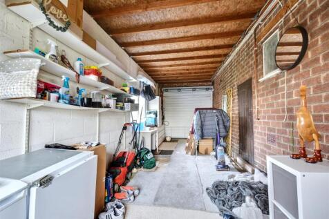 Garage Utility Room_1.jpeg