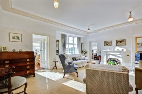 Lounge/Sitting Room