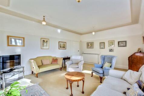 Lounge/Sitting Room