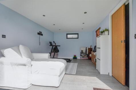 Exterior garden/ gym room