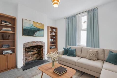 Lounge - Living Room - Standard - 0.jpeg