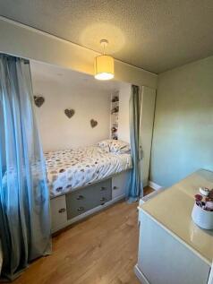 Lisa Bond Bedroom .jpeg