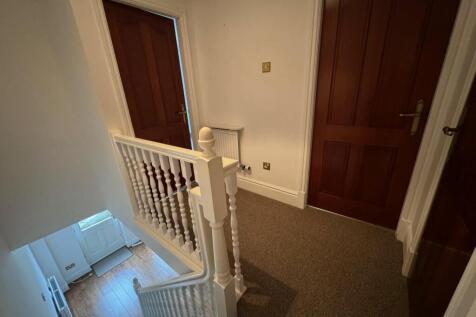 15 bedroom landing.jpg