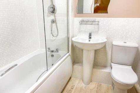 33 Horsley Road bathroom .jpg