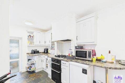 CAM02633G0-PR0292-STILL002.jpg