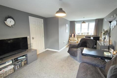 L-Shaped Lounge/Diner