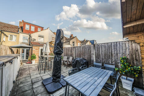 1360450-4-68db9d4...