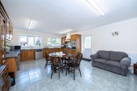 Living dining kitchen