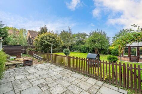 Rear hardstanding/vegetable garden