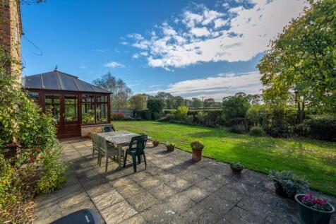Patio area/rear garden