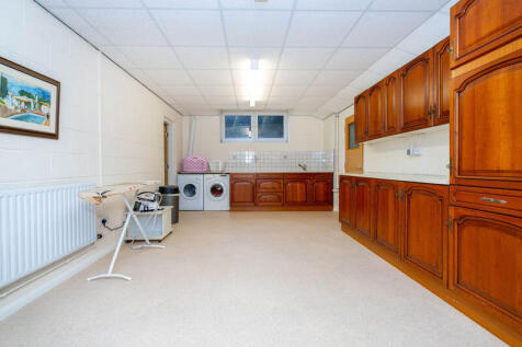 Laundry/Leisure Room