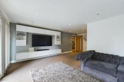 CAM02854G0-PR0172...