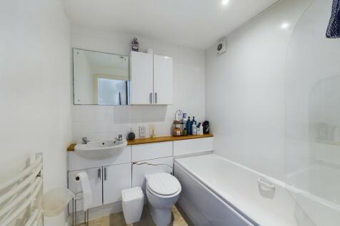 CAM02854G0-PR0172...