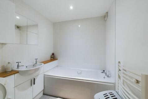 CAM02854G0-PR0172...