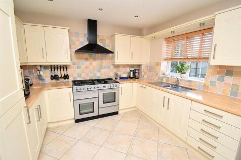 KITCHEN 2.JPG