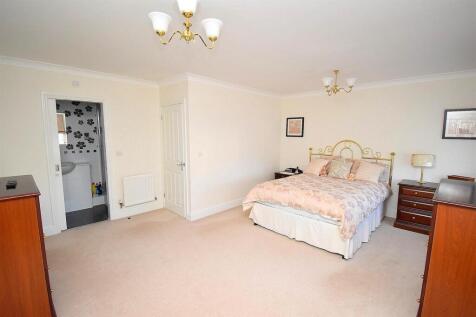 MASTER BEDROOM.JPG