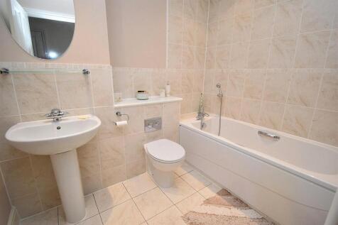 FAMILY BATHROOM.JPG