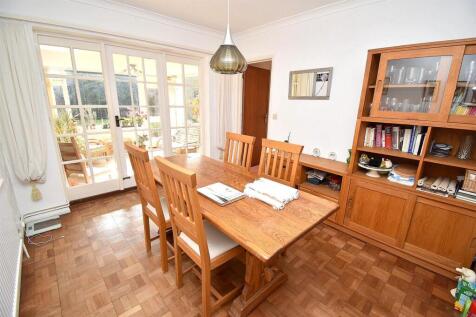 DINING ROOM.JPG