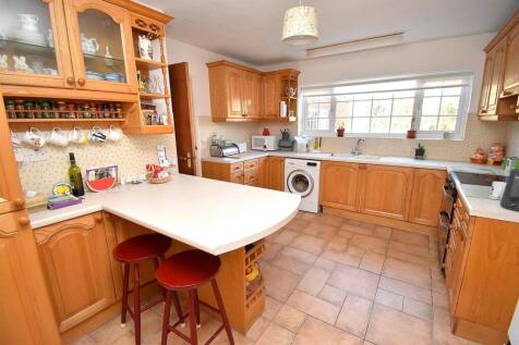KITCHEN 1.JPG