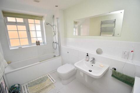 BATHROOM.JPG