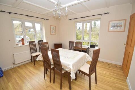 DINING ROOM.JPG