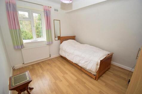 BEDROOM.JPG