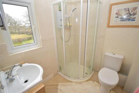 SHOWER ROOM.JPG
