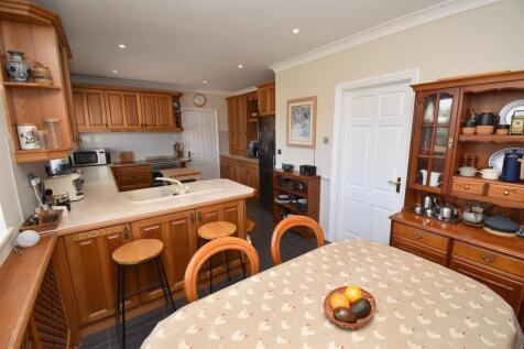 Kitchen2.JPG