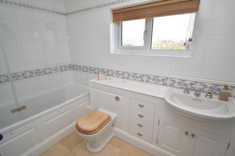 Bathroom.JPG