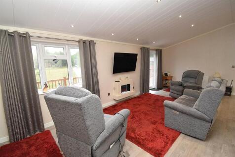 LOUNGE REVERSE 2.JPG