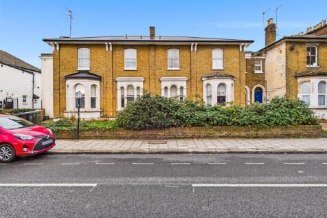 CAM01358G0-PR0204-STILL026 2.jpg