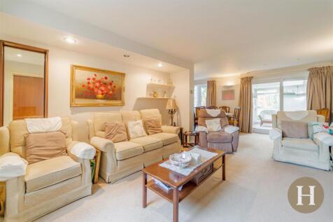 Lounge/ Dining Room