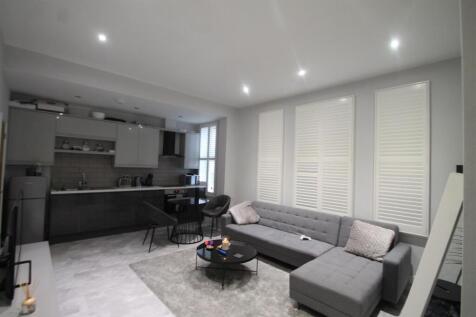 Open Plan Kitchen/ Lounge
